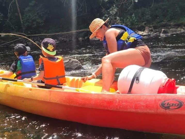 Tonneau Herbergement Insolite Au Camping Des Nieres Ebreuil Exteriér fotografie
