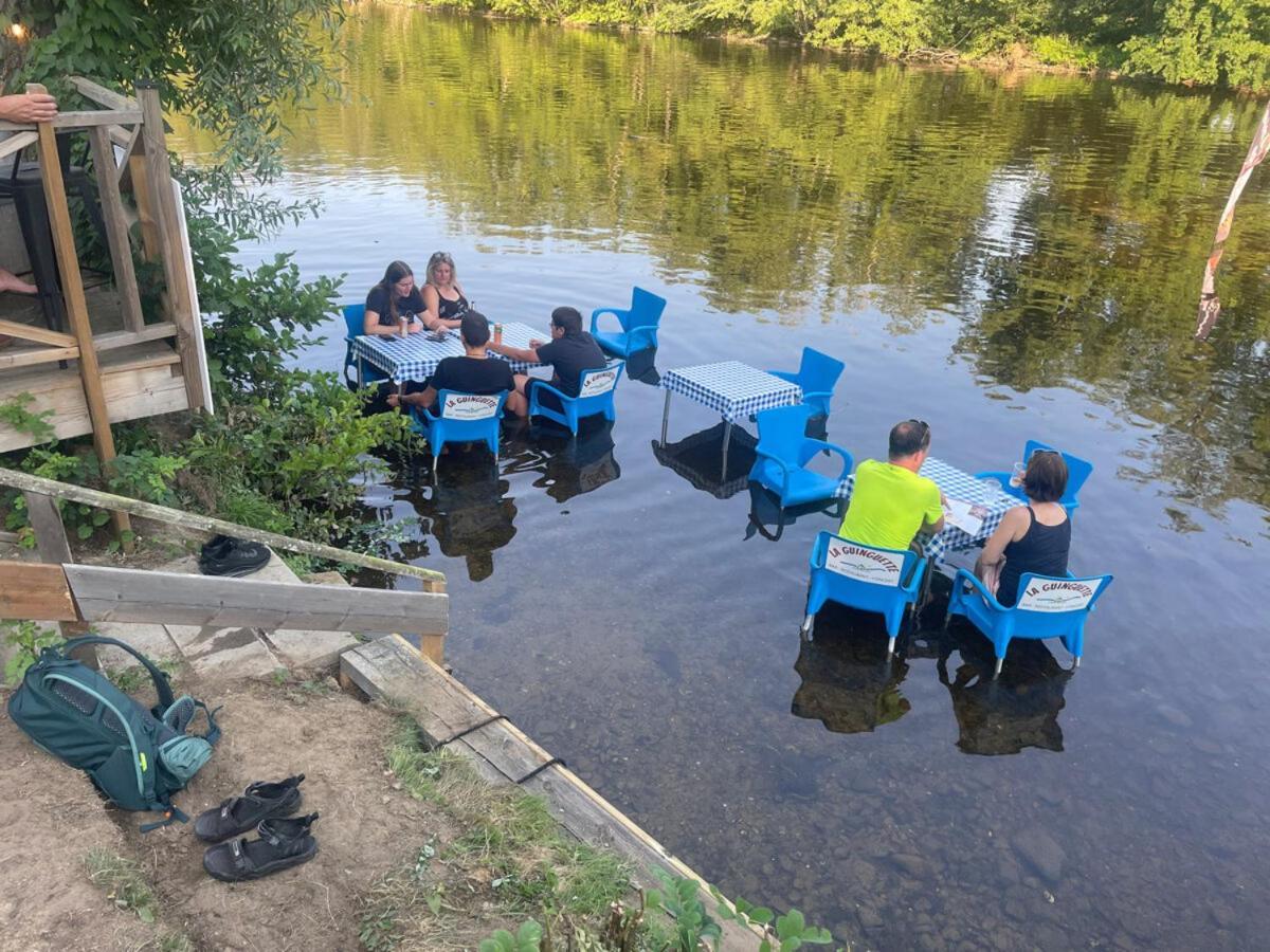 Tonneau Herbergement Insolite Au Camping Des Nieres Ebreuil Exteriér fotografie