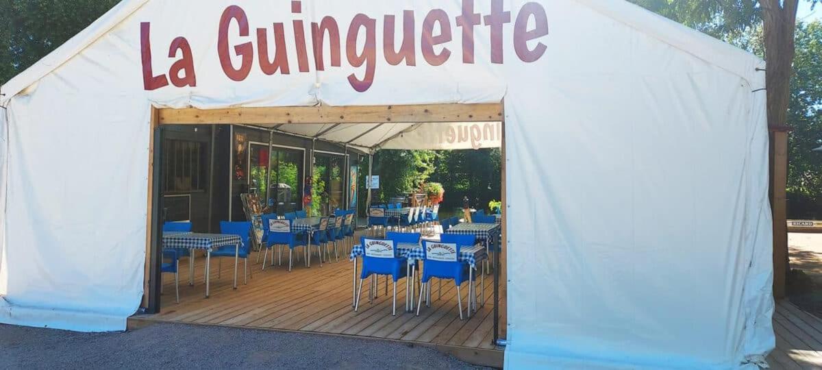 Tonneau Herbergement Insolite Au Camping Des Nieres Ebreuil Exteriér fotografie